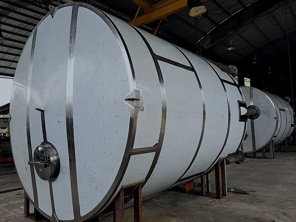 Tanque cilíndrico de acero inoxidable terminado en el taller de Servimet